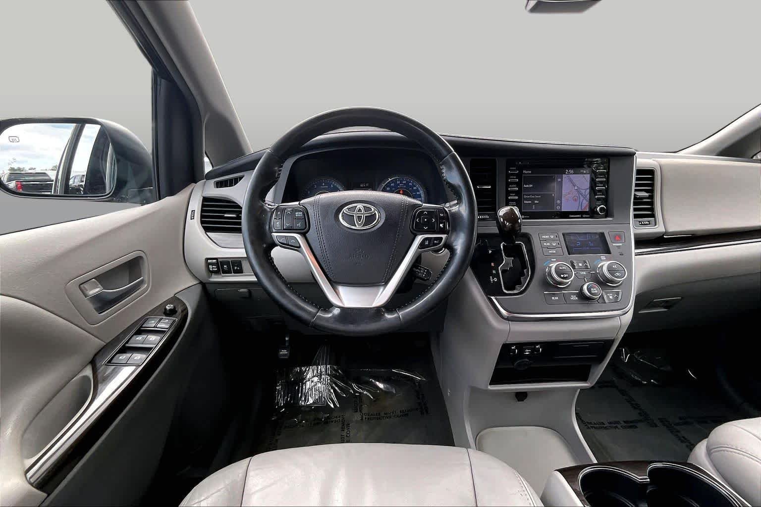 Used 2018 Midnight Black Metallic Toyota XLE image 5