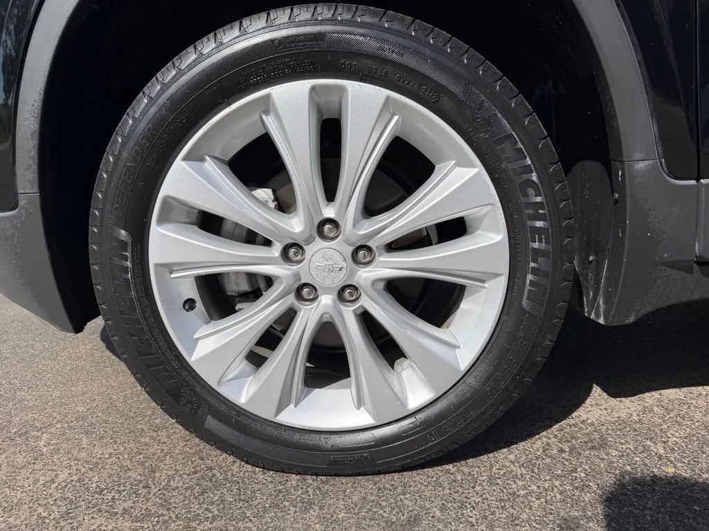 Used 2018 Black Chevrolet Premier image 9