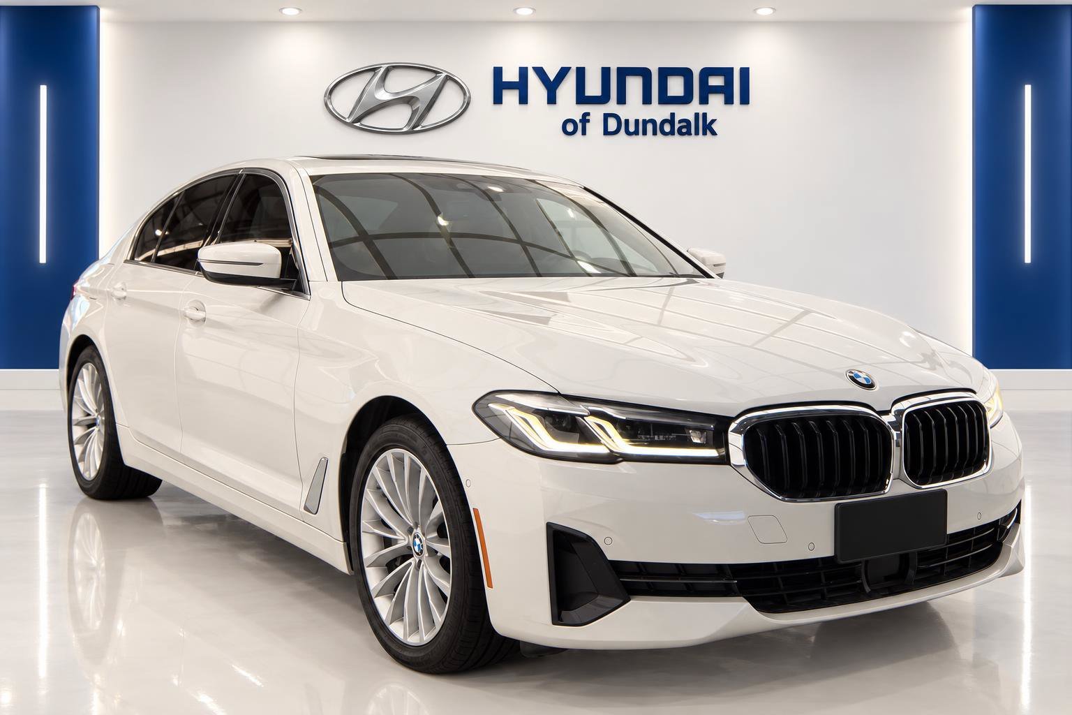 Used 2021 White BMW 530i xDrive image 3