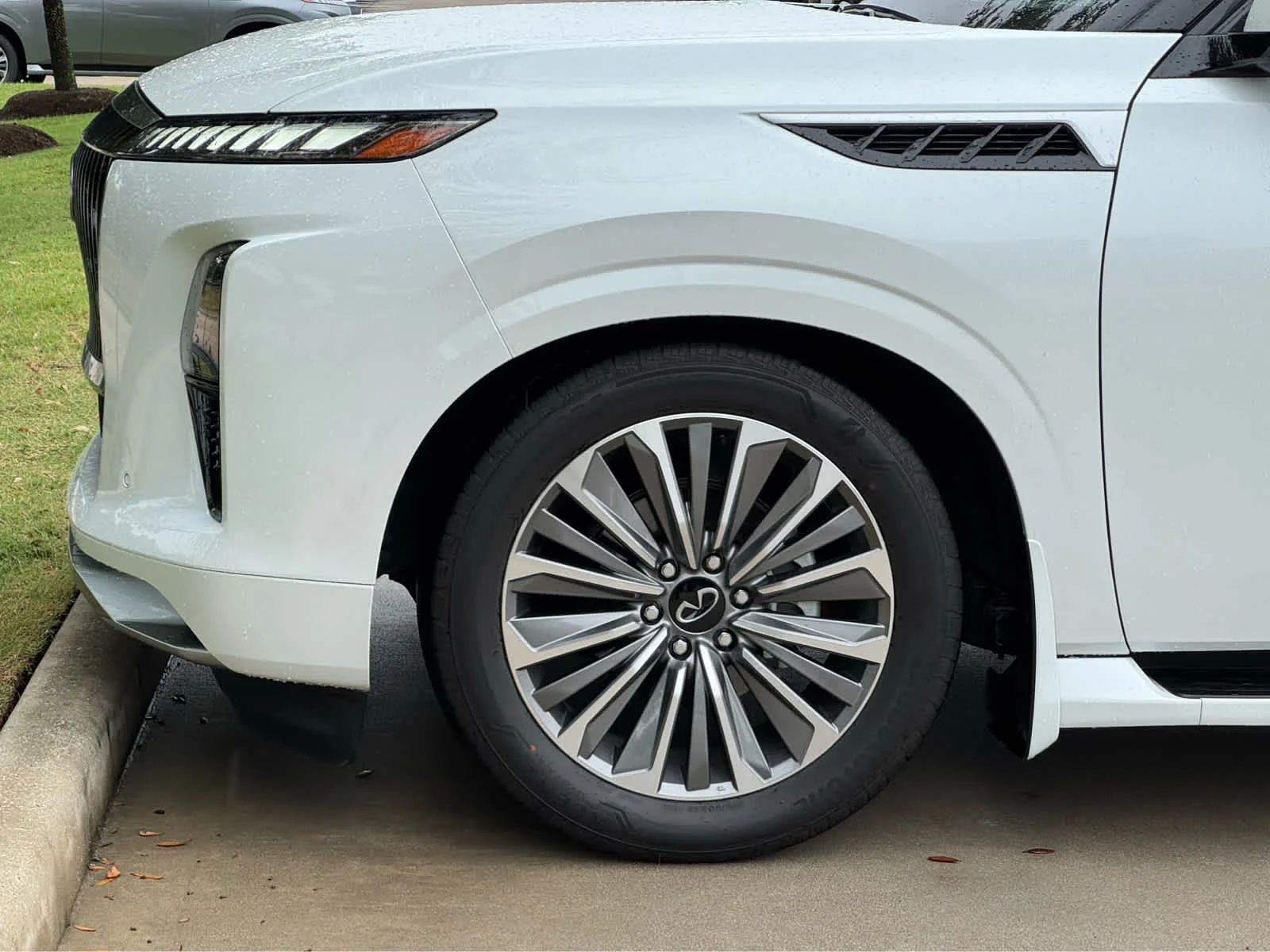 Certified Used 2026 Radiant White INFINITI LUXE image 10
