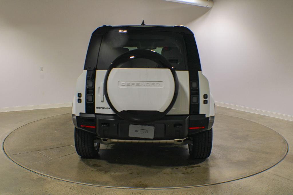 New 2026 Fuji White Land Rover X-Dynamic SE image 5