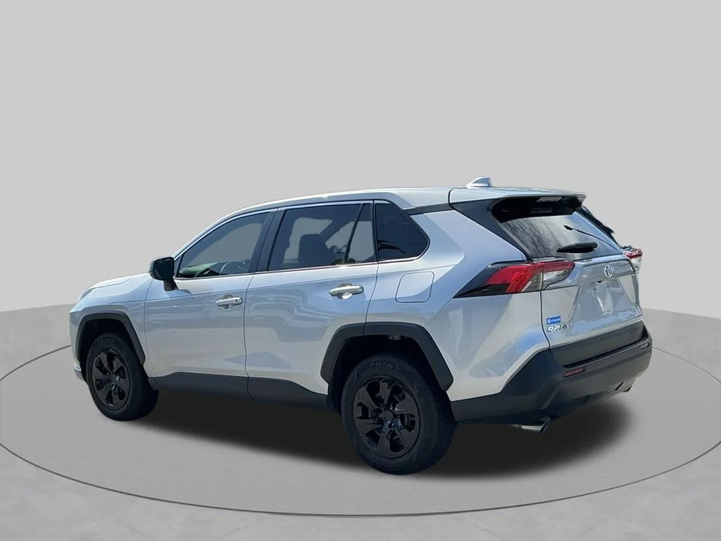 Used 2022 Silver Toyota LE image 4