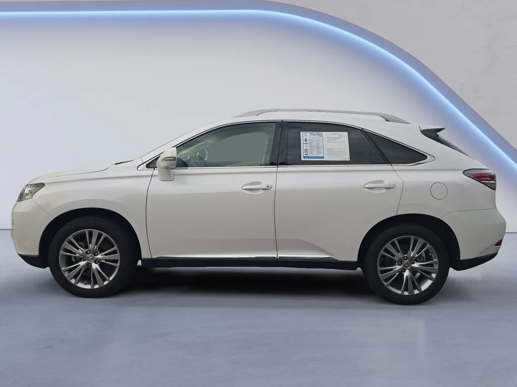 Used 2014 Starfire Pearl Lexus Base image 2