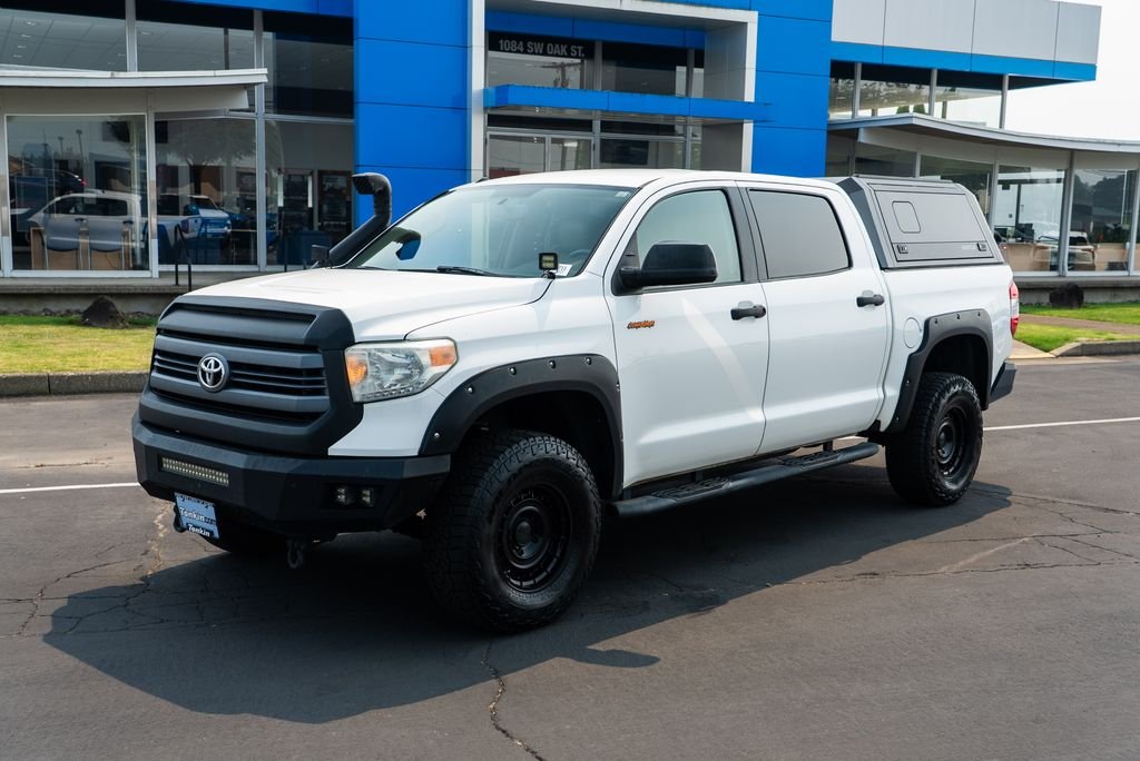 Used 2014 Super White Toyota SR5 image 2