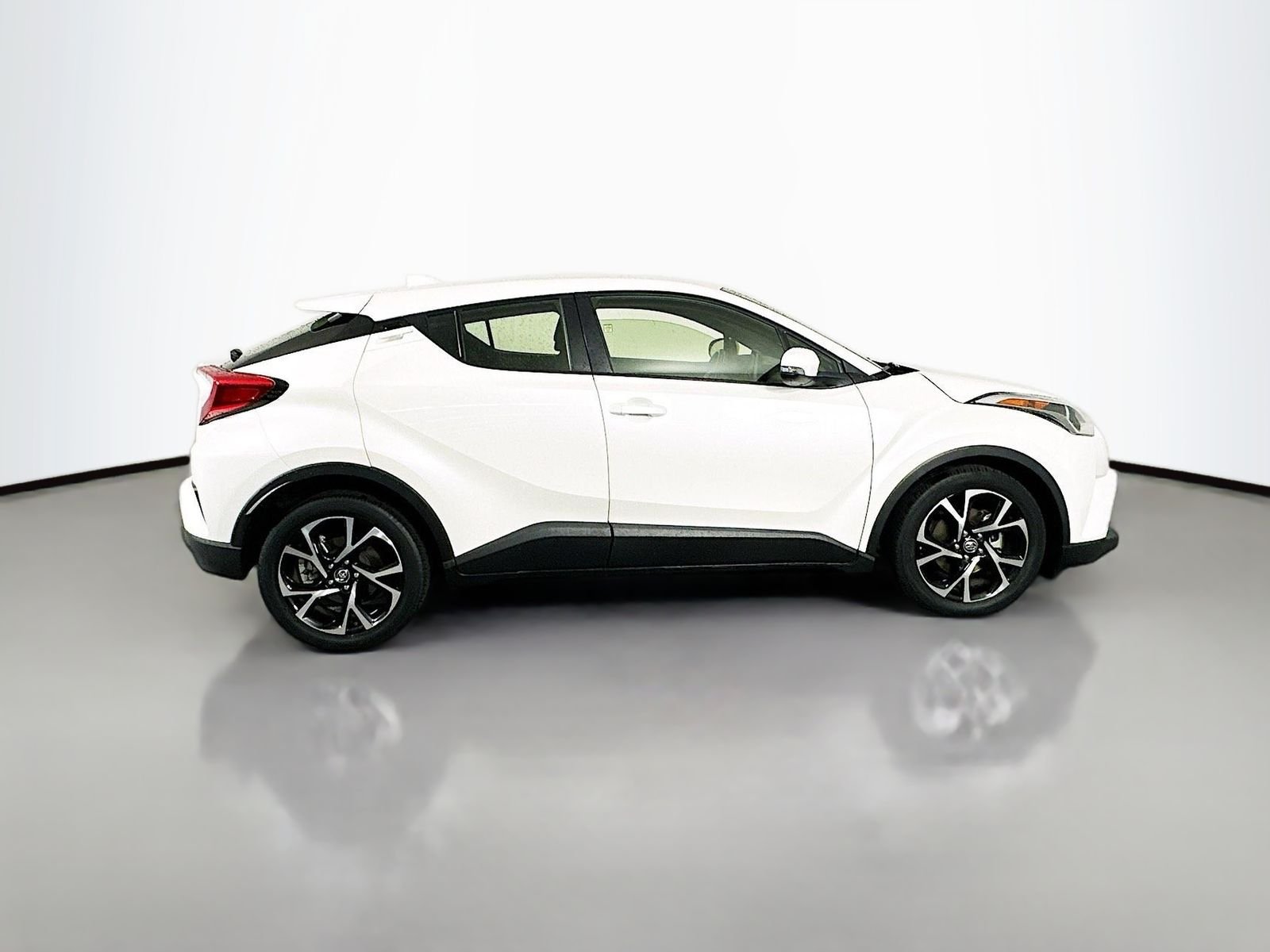 Used 2019 Blizzard Pearl Toyota XLE image 8