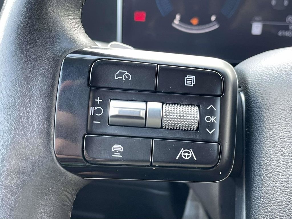 Used 2024 White Hyundai SE image 21