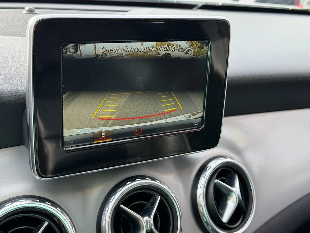 Used 2017 White Mercedes-Benz GLA 250 image 18