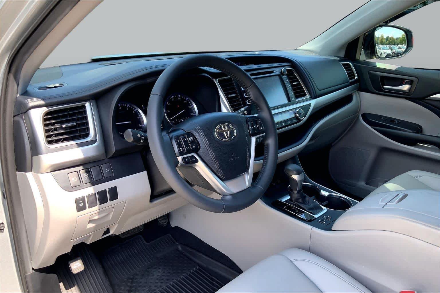 Used 2019 Celestial Silver Metallic Toyota XLE image 18