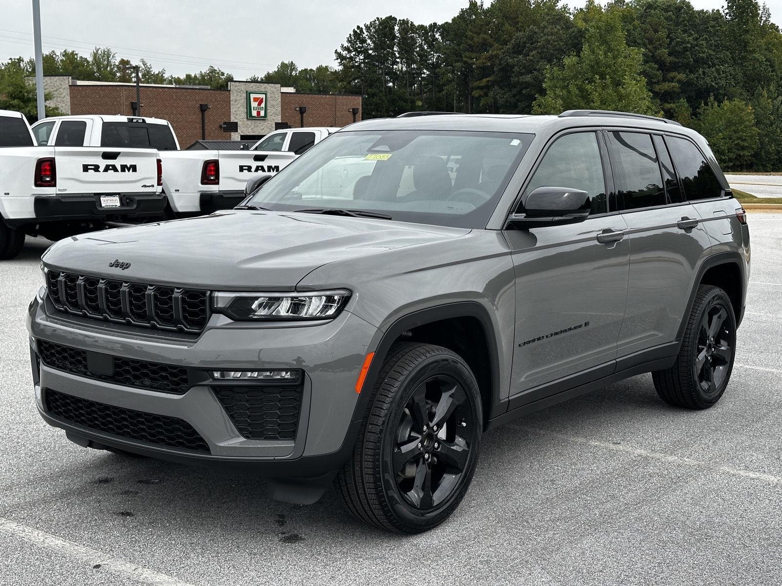 New 2027 Sting-Gray Clear-Coat Paint Jeep Limited image 4