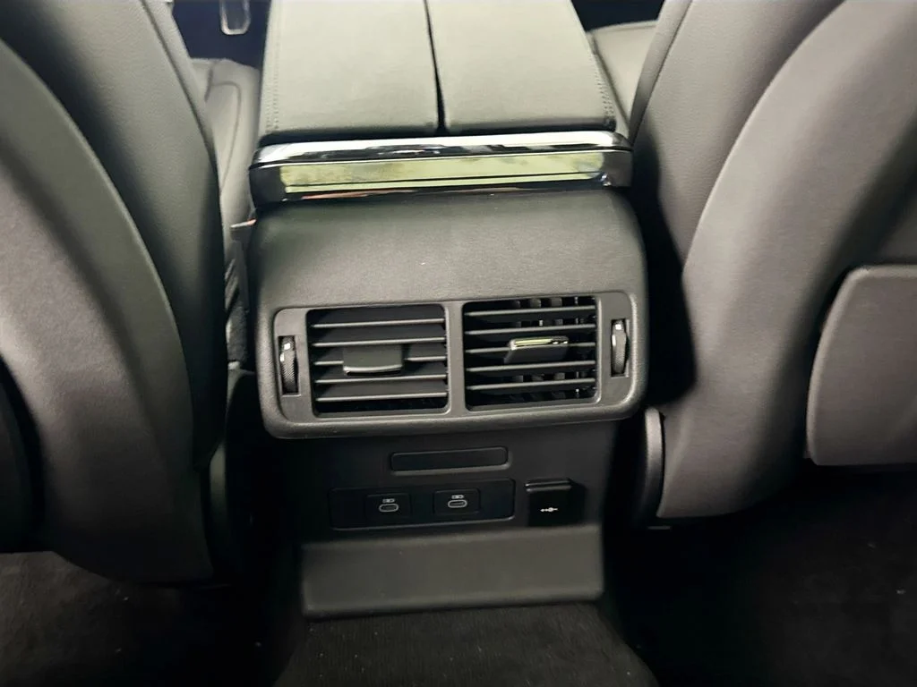New 2026 Fuji White Land Rover Dynamic SE image 25