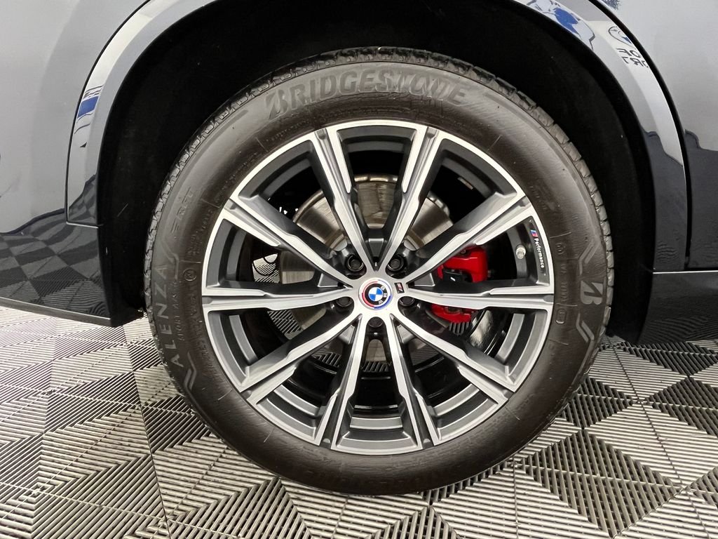 Used 2022 Black BMW xDrive40i image 14