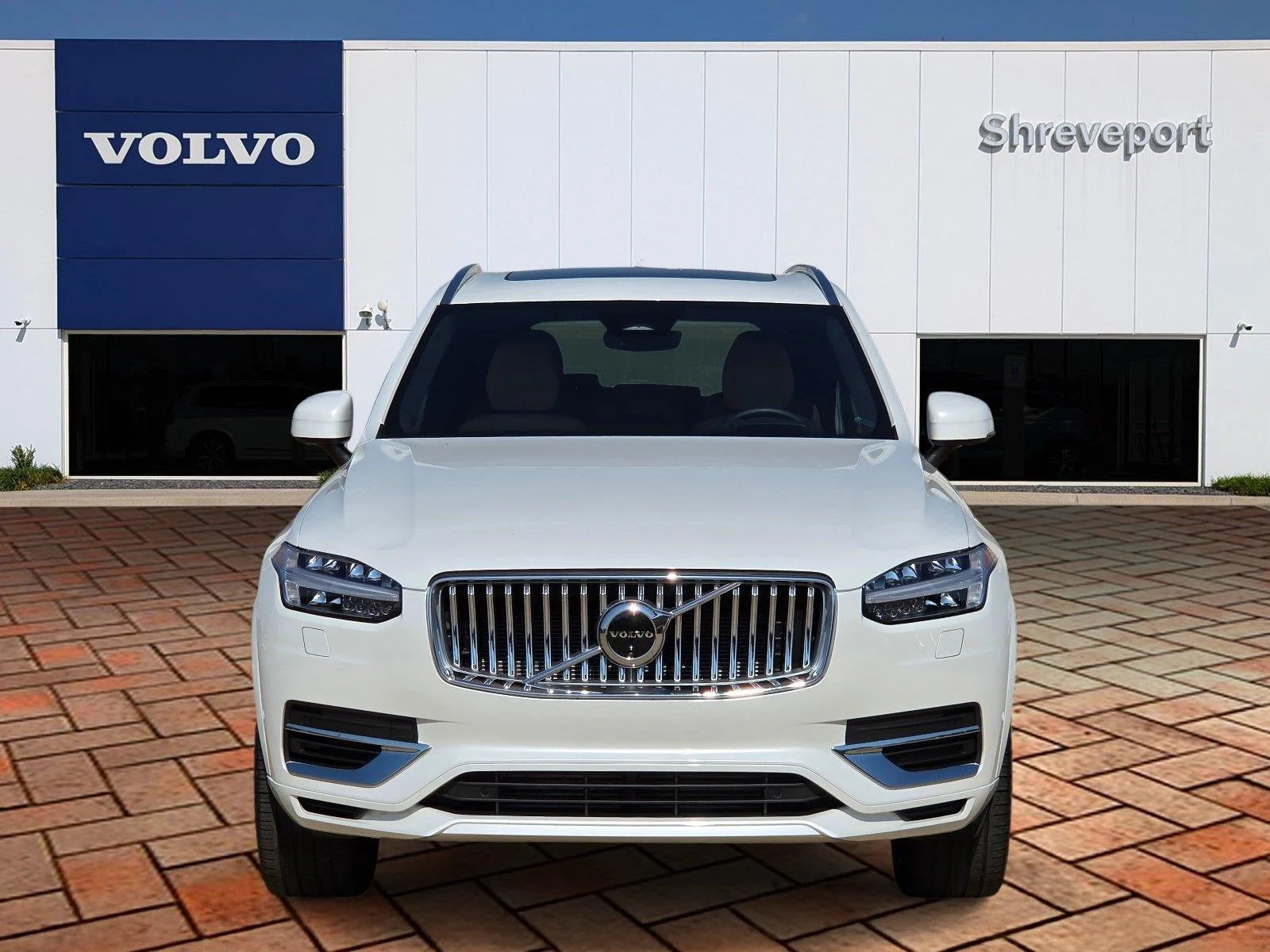 Used 2025 Crystal White Metallic Volvo Ultra image 2