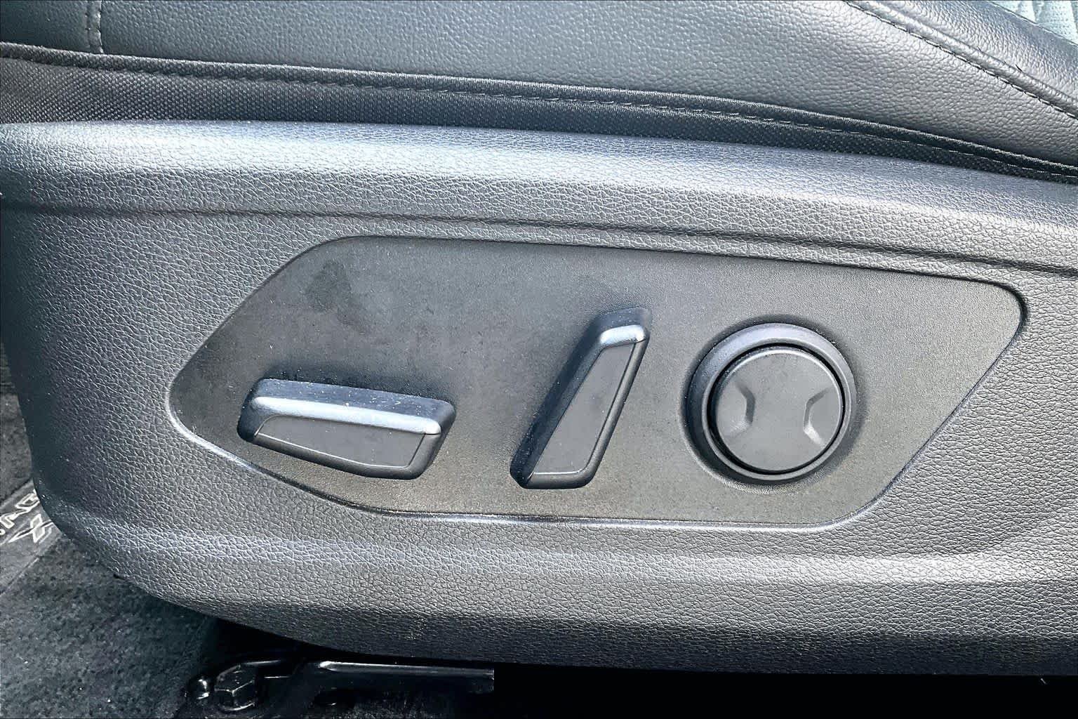 Used 2023 Wolf Gray Kia X-Line image 32