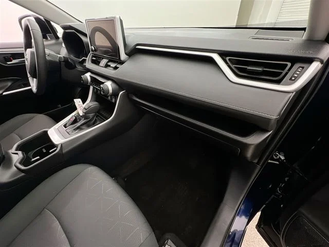 2024 Toyota RAV4 XLE - Photo 13