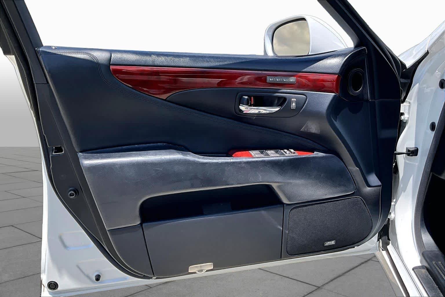Used 2012 Starfire Pearl Lexus  image 19
