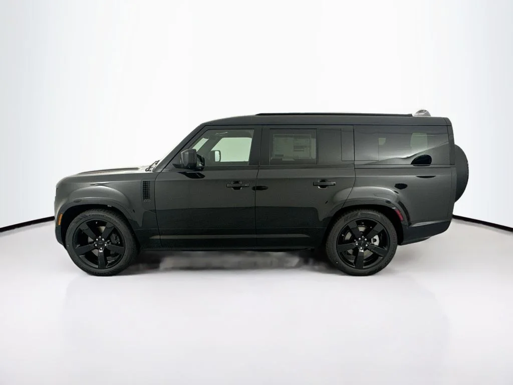 New 2026 Santorini Black Land Rover X-Dynamic SE image 8