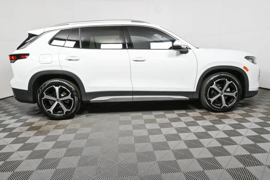 New 2026 Pure White Volkswagen SE image 22