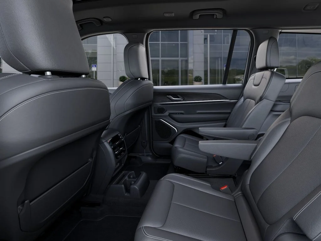 New 2026 Silver Zynith Exterior Paint Jeep Limited Reserve image 25