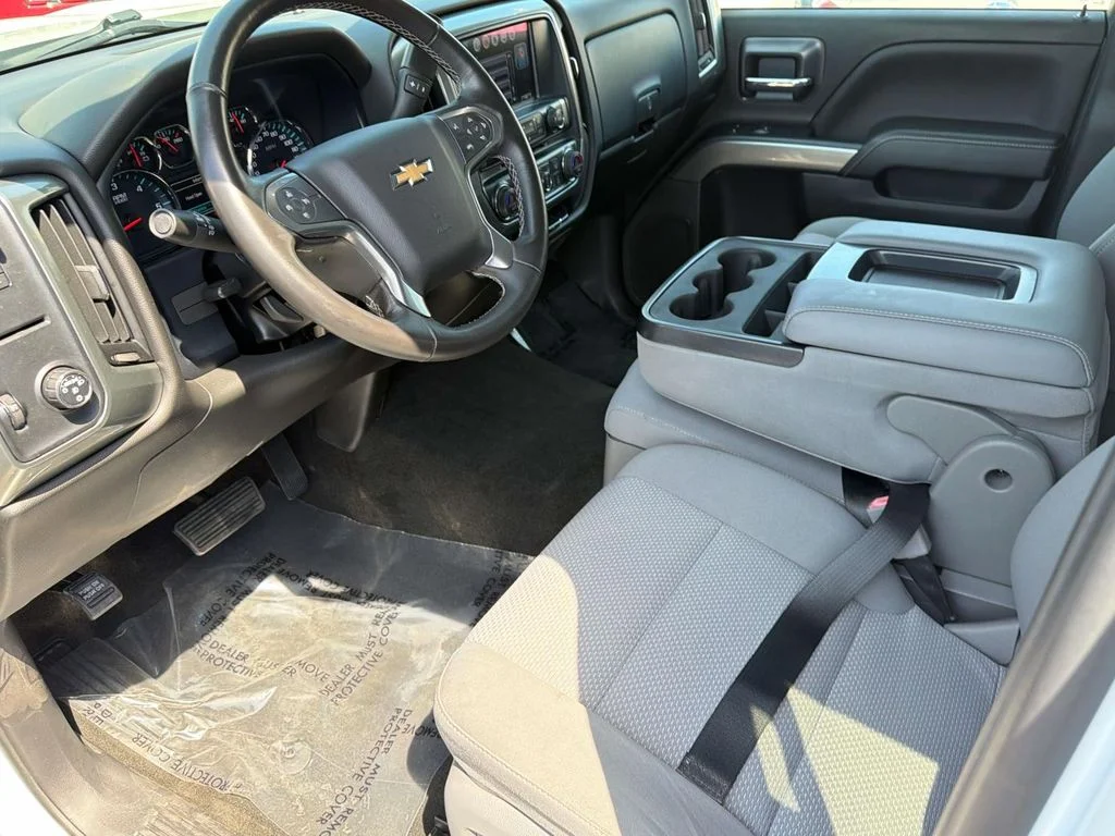 Used 2018 Summit White Chevrolet LT image 28