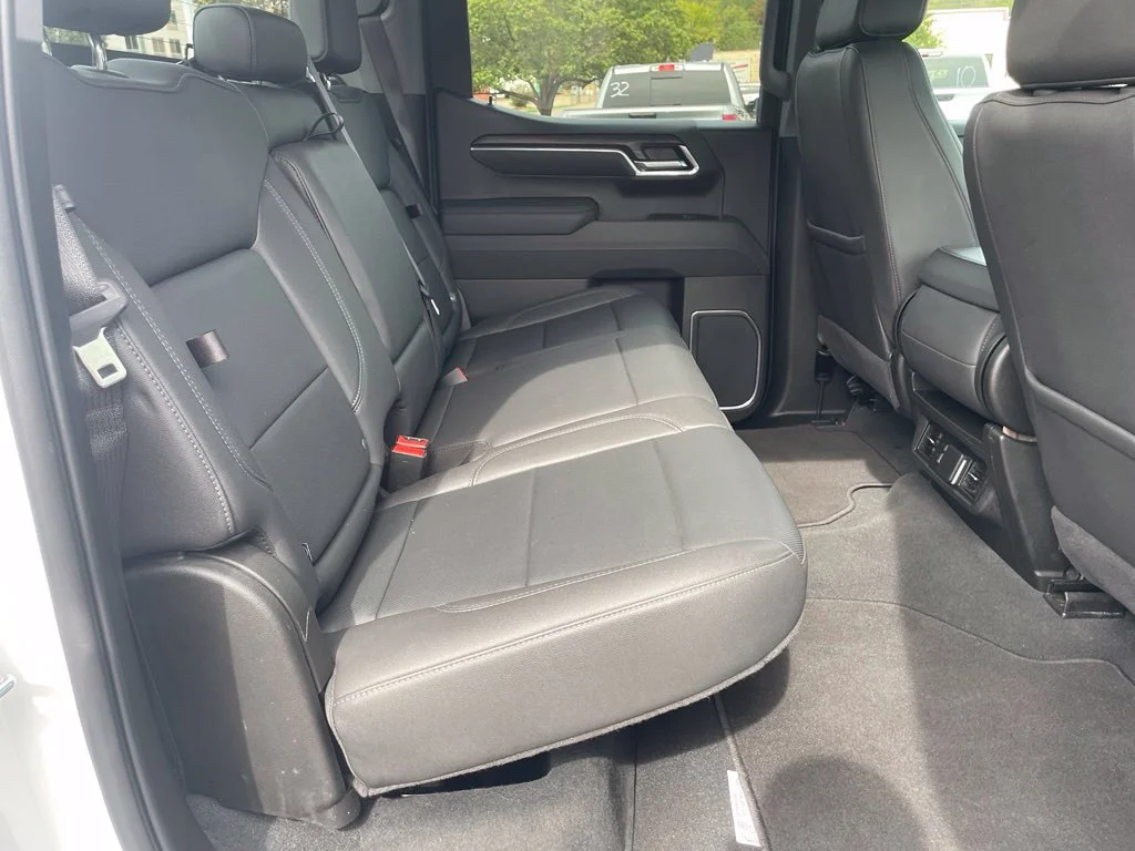 Used 2025 Summit White GMC SLT image 18