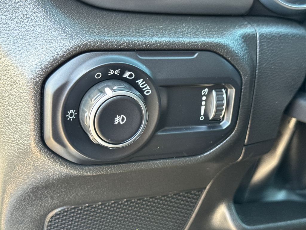 Used 2023 Silver Jeep Sport S image 28