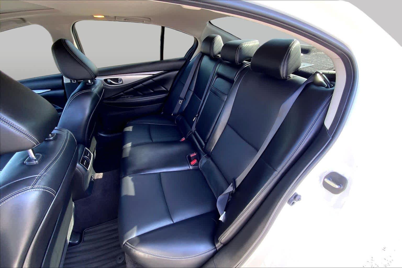 Used 2023 Majestic White INFINITI LUXE image 19