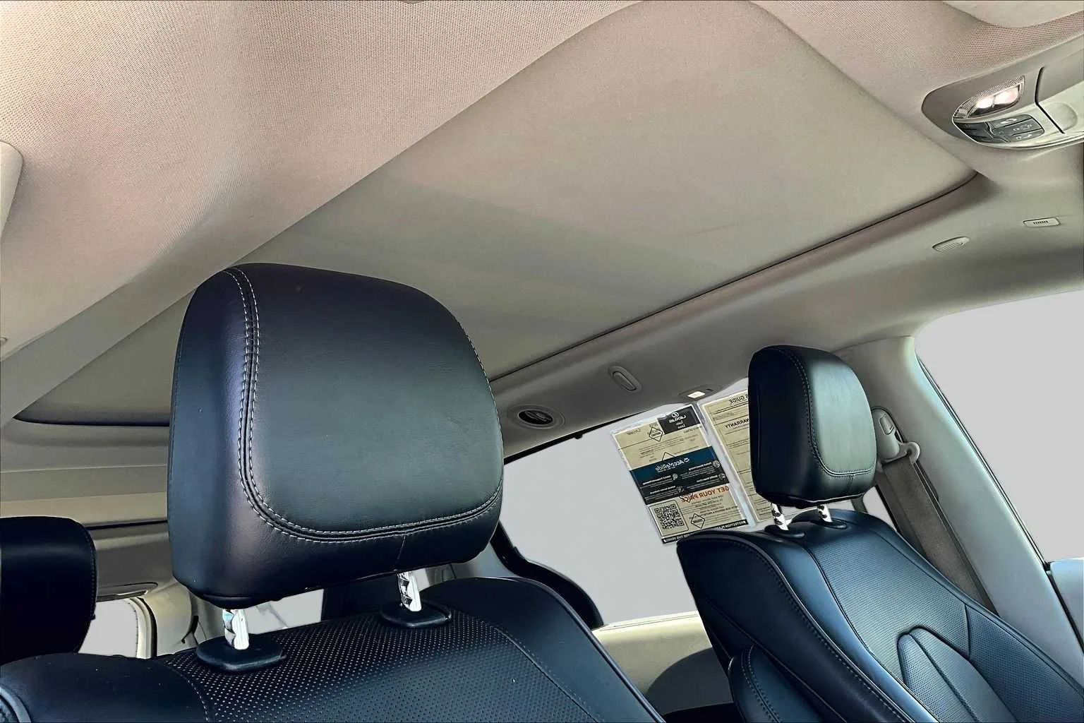 Used 2018 Brilliant Black Crystal Pearlcoat Chrysler Hybrid Limited image 13