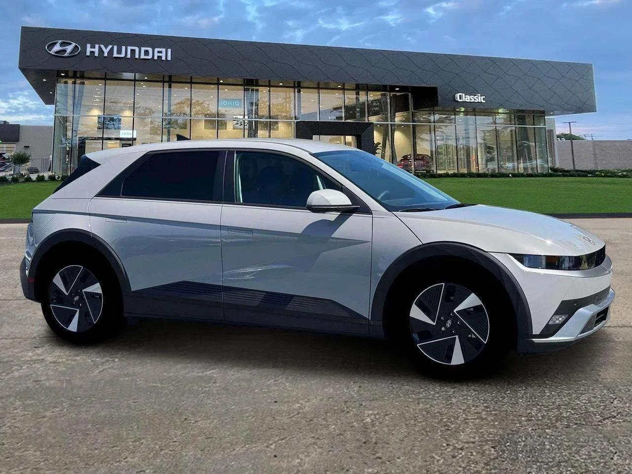 New 2025 Cyber Gray Hyundai SE image 10