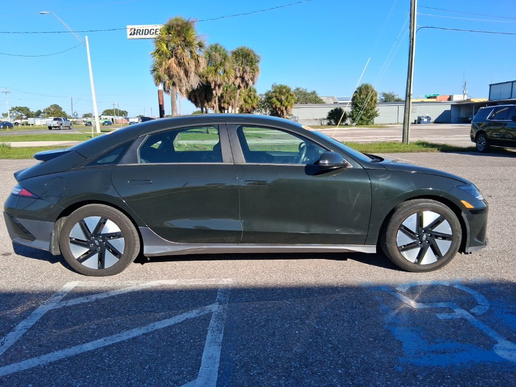 Used 2023 Green Hyundai SE image 2