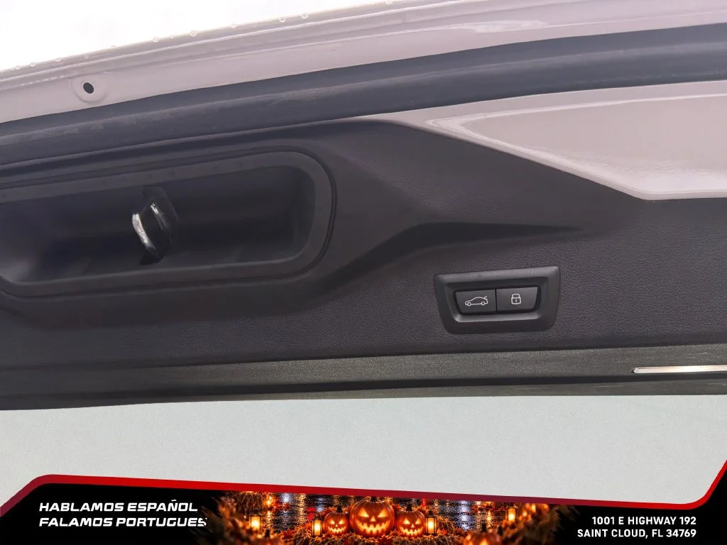 Used 2024  BMW xDrive40i image 31