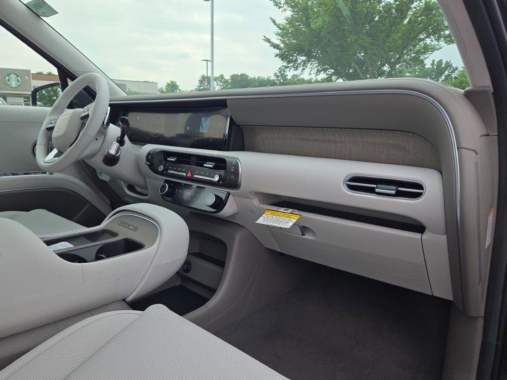 New 2026 Black Hyundai SEL 8P image 6