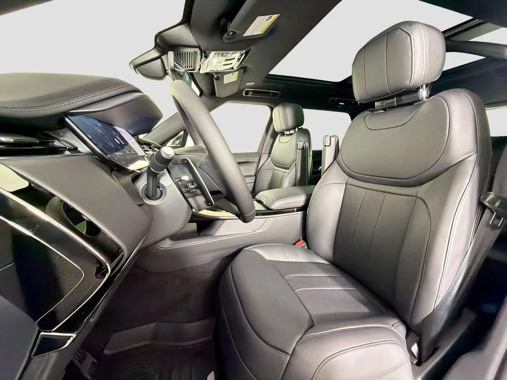 New 2026 Fuji White Land Rover Dynamic SE image 22