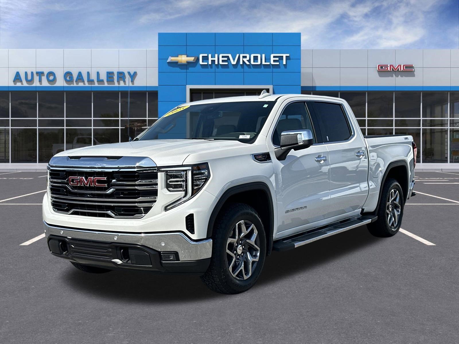 2025 GMC Sierra 4WD Crew Cab Standard Box SLT's photo
