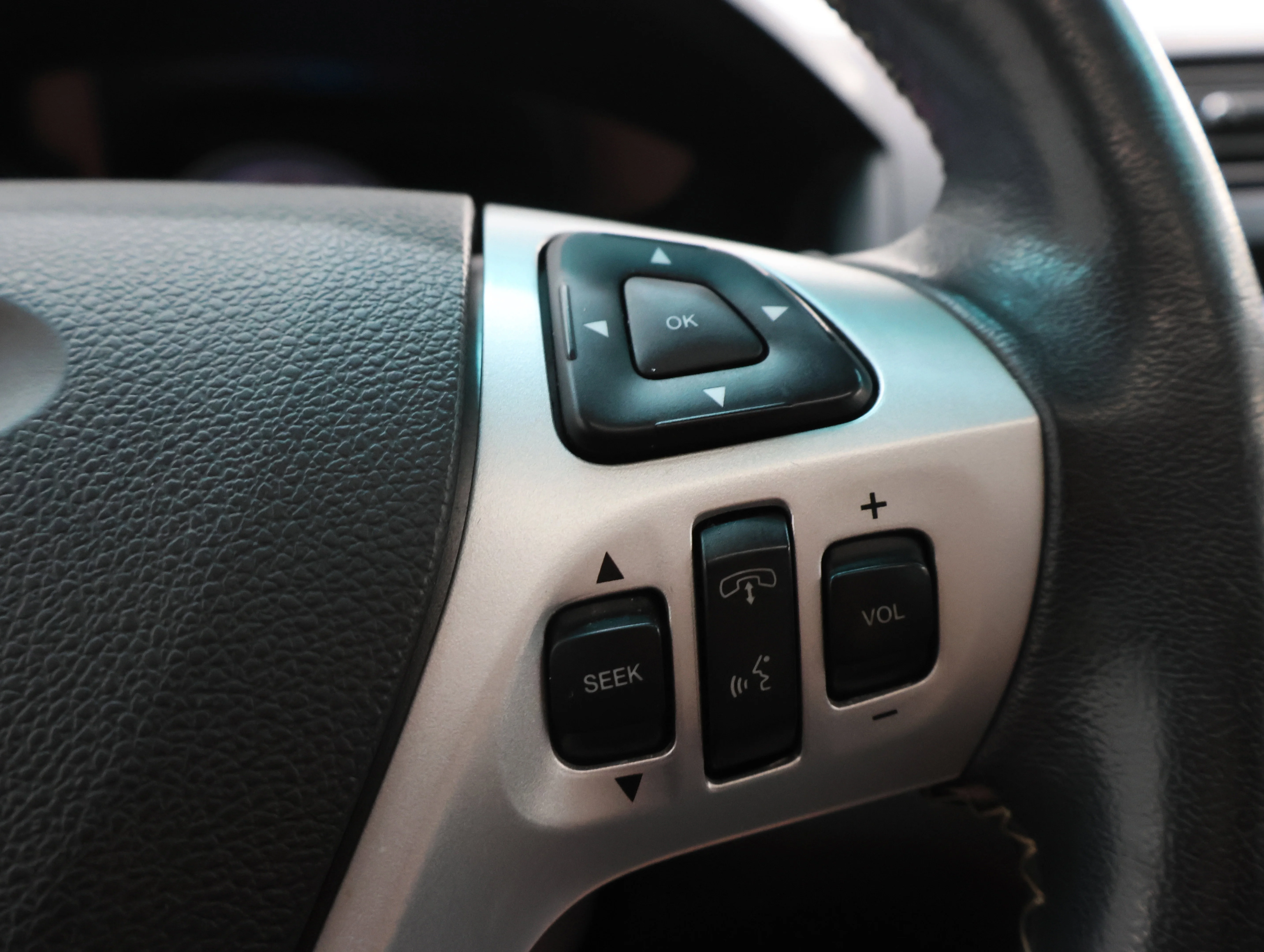 Used 2015 Magnetic Metallic Ford Sport image 14