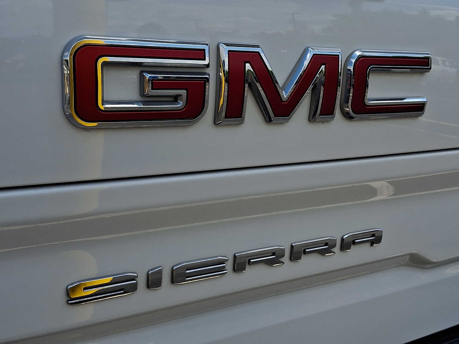Used 2022 Summit White GMC AT4 image 31