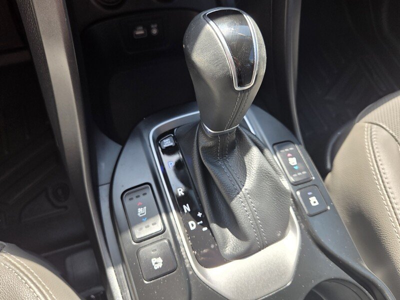 Used 2017 Silver HYUNDAI SE ULTIMATE 3.3L AUTO image 24