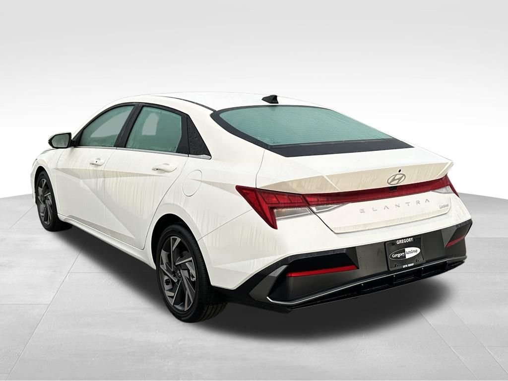 2026 Hyundai Elantra Limited - Photo 8