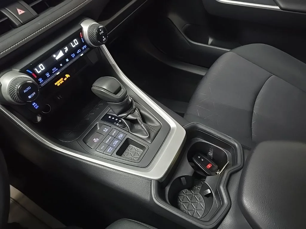 Used 2019 Silver Toyota XLE image 27