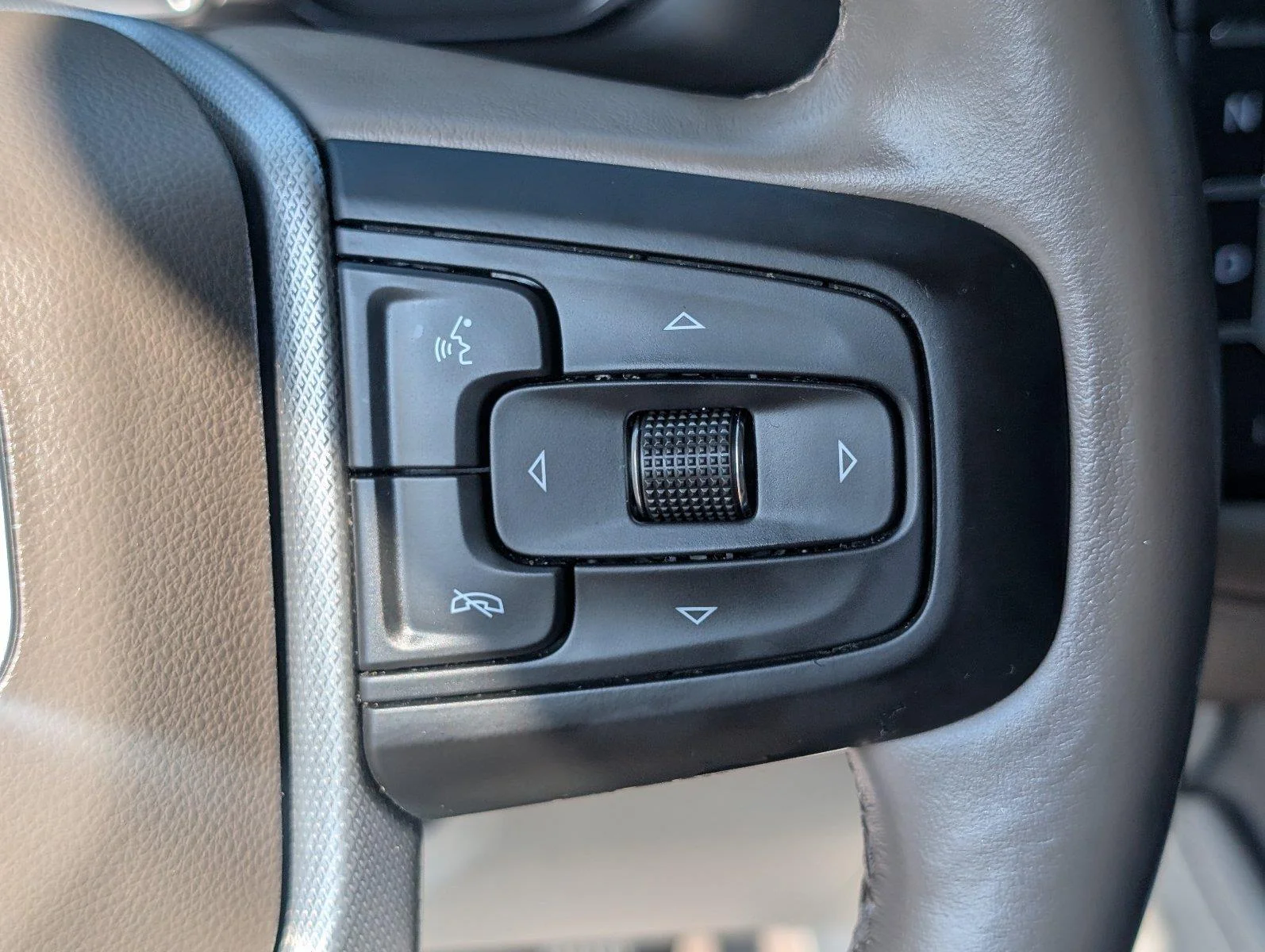 Used 2021 PEARL BEIGE METALLIC GMC Denali image 30