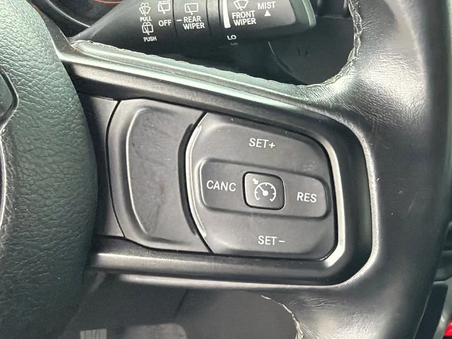 Used 2020 Silver Jeep Sport Altitude 4x4 image 26