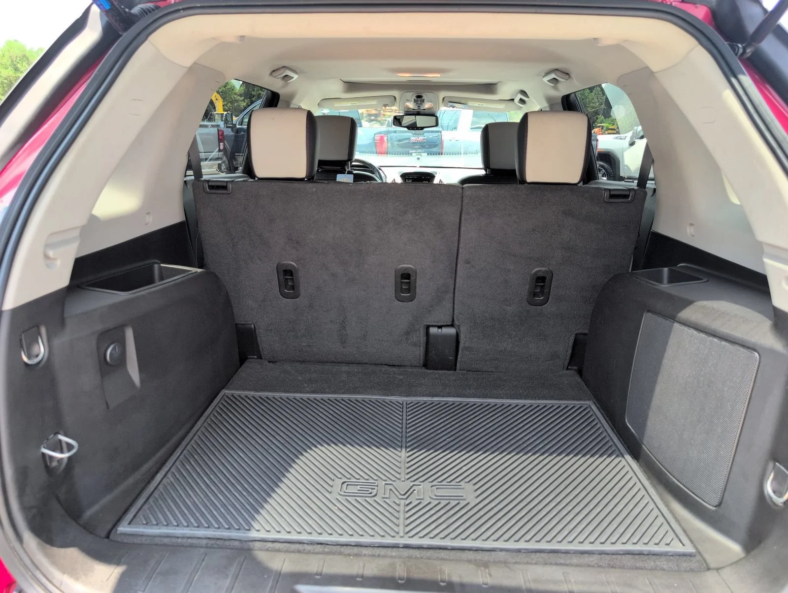 Used 2015 CRYSTAL RED TINTCOAT GMC SLT image 5