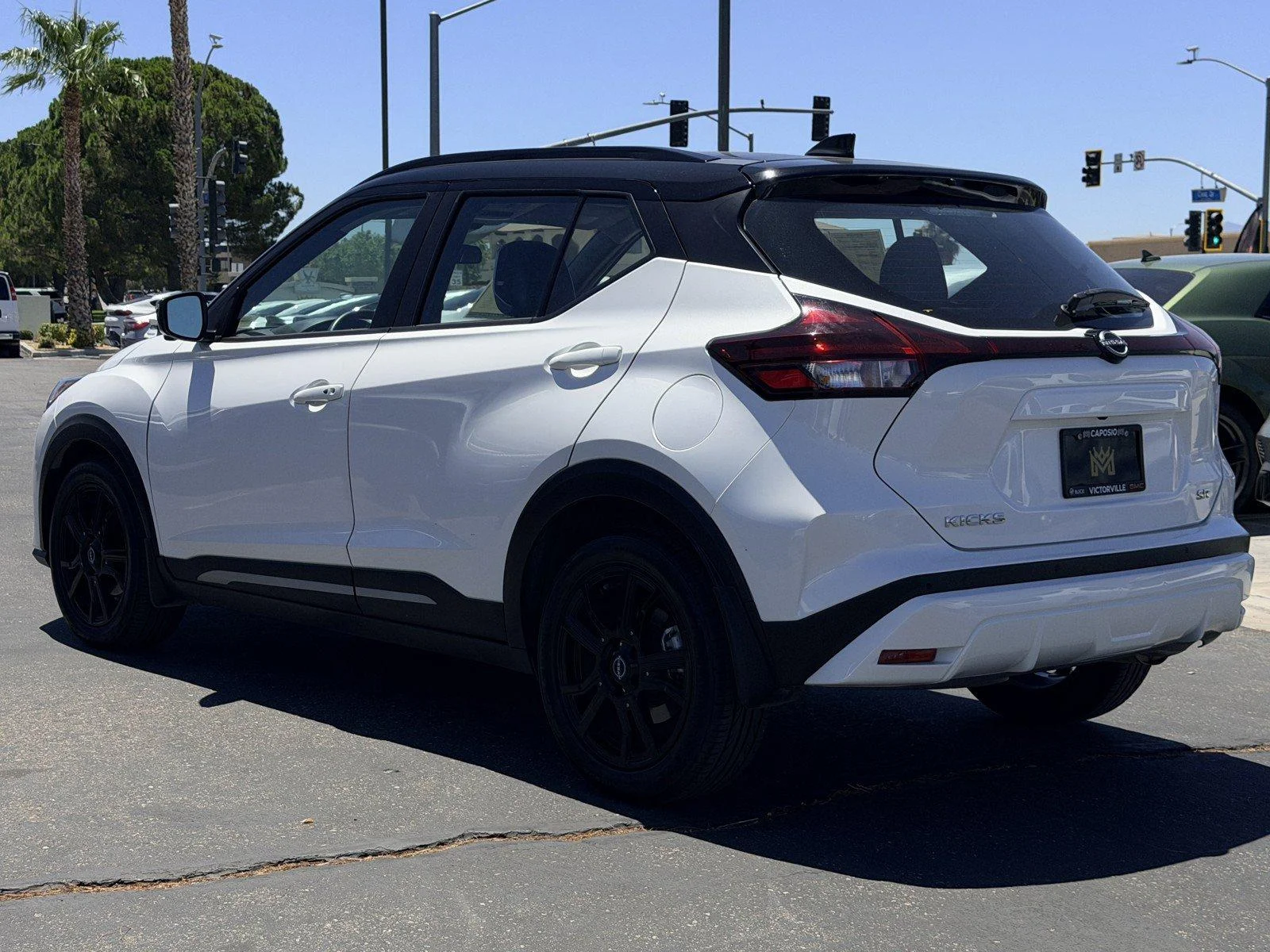 Used 2023 Aspen White Trico Nissan SR image 4