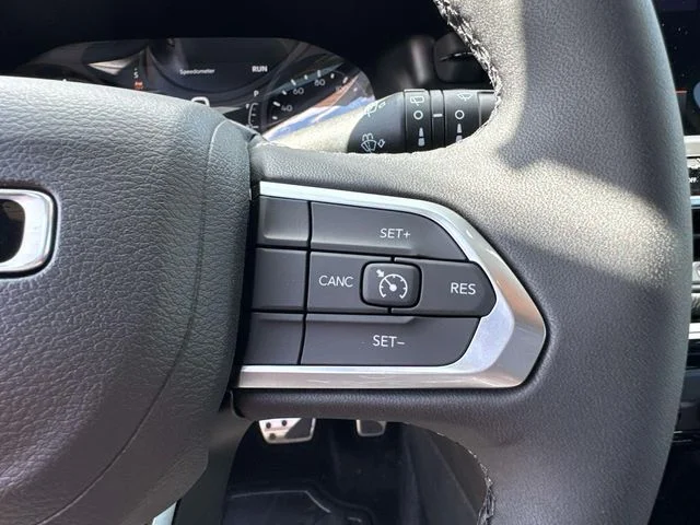 New 2026 White Jeep Latitude image 25