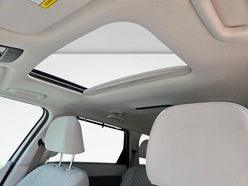 New 2026 White Hyundai SEL Premium FWD image 17