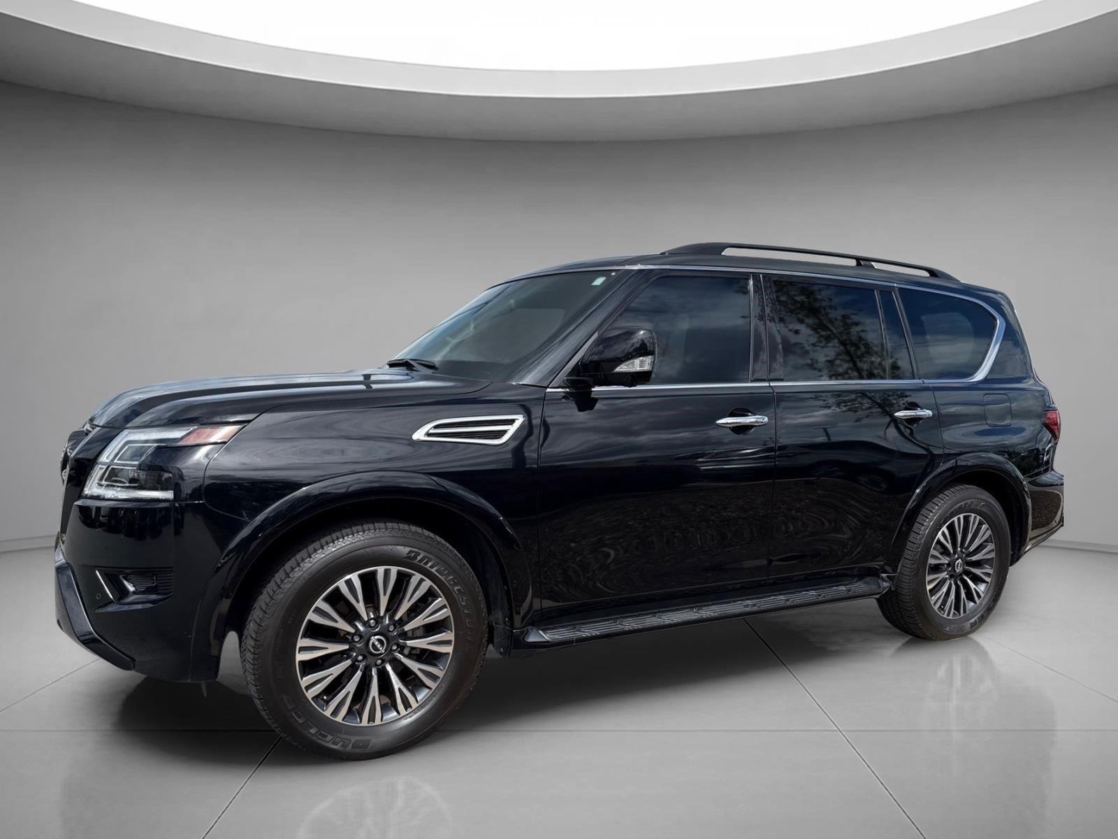 Used 2023 Super Black Nissan SL image 3