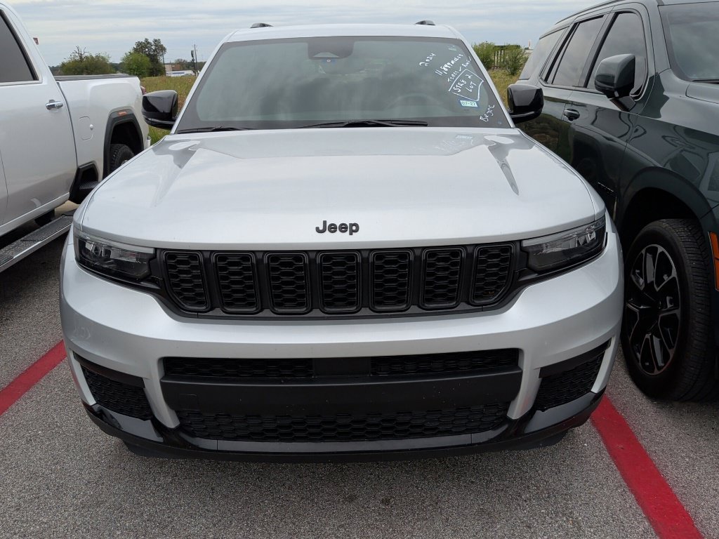 Used 2024 Silver Jeep Altitude X image 2