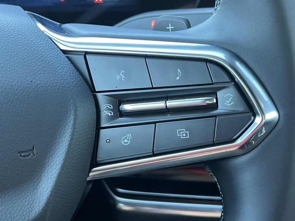 2027 Chevrolet Equinox LT - Photo 18