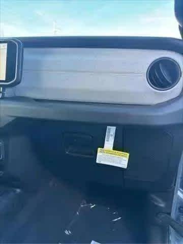 Used 2025 Anvil Clearcoat Jeep Sport S image 32