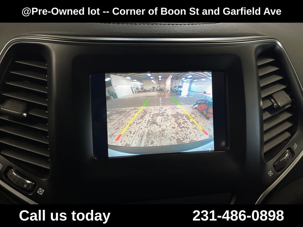 Used 2019 White Jeep Latitude Plus image 27