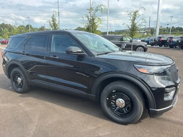 New 2026 Black Ford 4DR AWD POLICE image 8